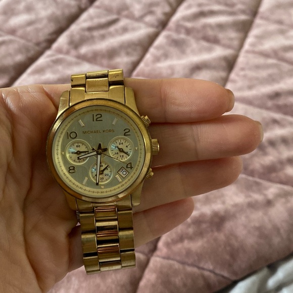 Michael Kors Jewelry - Michael lots gold watch!